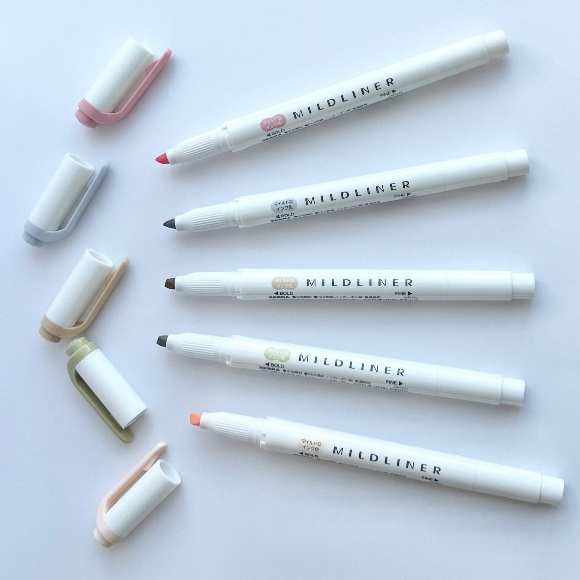 mildliner highlighter open with caps off to show color and tips